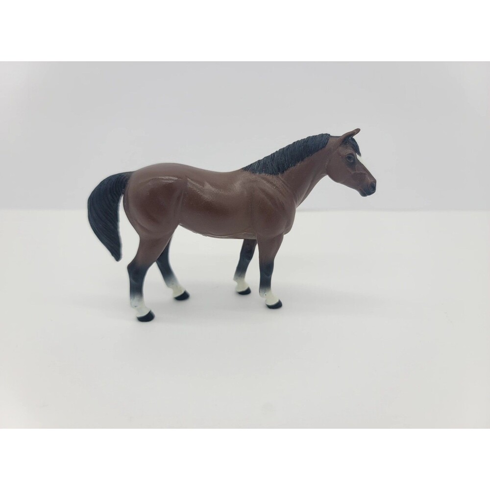 Safari Ltd WS Quarter Horse Gelding Brown With White Blaze Ankles 2004 Figurine